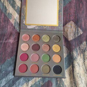 🌿 Lois Cosmetics – “Meet Me in the Underworld” Eyeshadow Palette